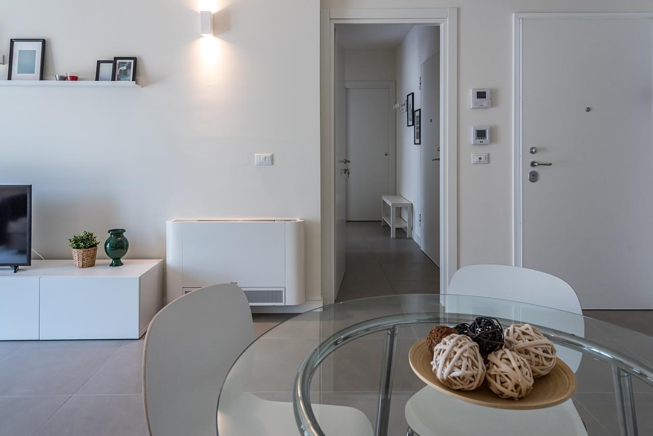 City & Suites *